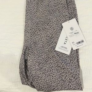 Athleta salutation 7/8 leggings